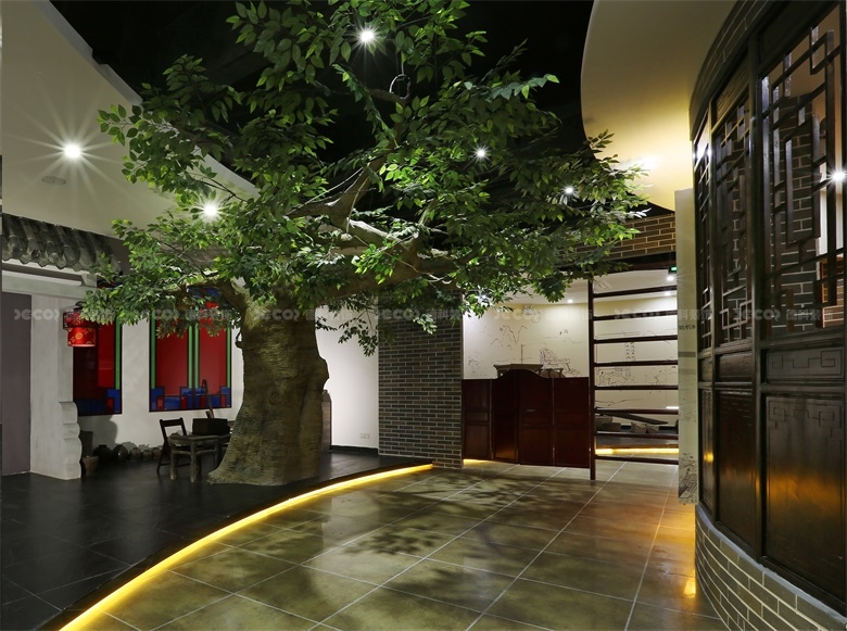 如何通過展館設計來創造一個引人入勝的展示場景？